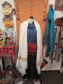 画像3: グジャラート　裾刺繍ウール　ショール（I-KBSL)