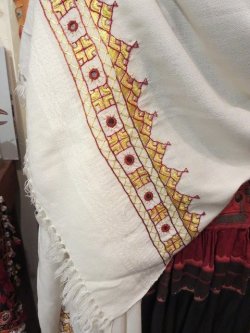 画像2: グジャラート　裾刺繍ウール　ショール（I-KBSL)
