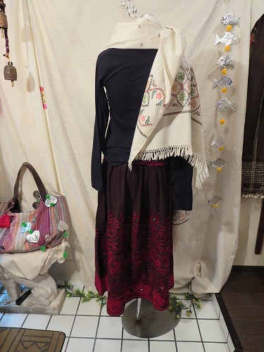 画像: バンジャーラ　茜染ＯＬＤ刺繍スカート（I-GJ-OSK1)