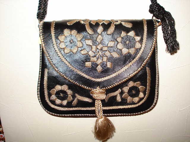 画像: モロッコ　刺繍バッグ（M-BG-2）黒・ベージュ